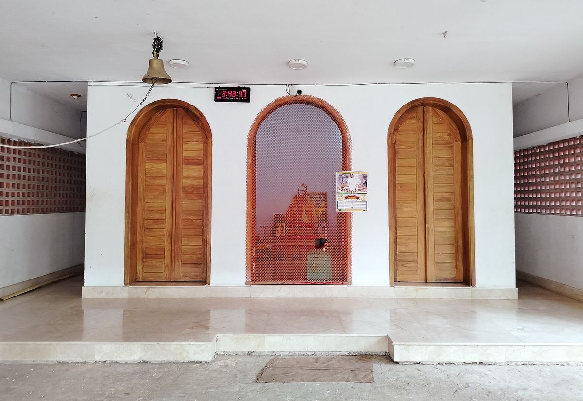 Andachtsraum im Ashram von Kheora, dem Geburtsort von Anandamayi Ma im heutigen Bangladesch.